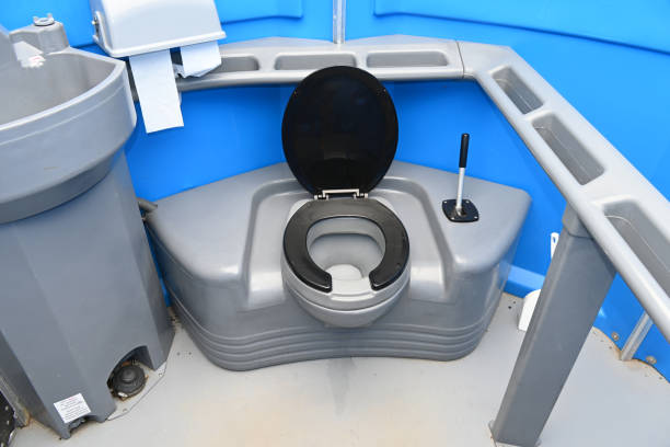 Best Porta potty rental near me  in West Des Moines, IA